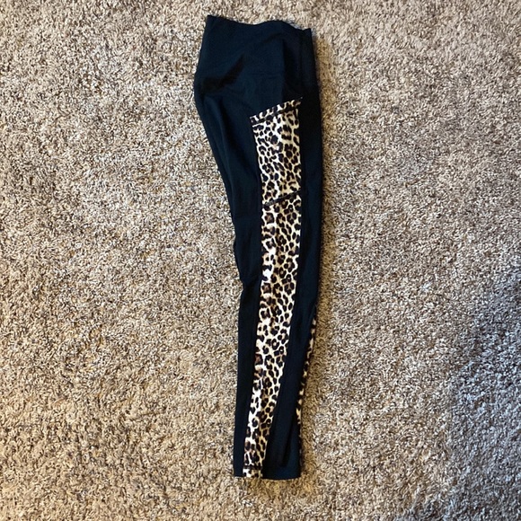 ZYIA Active capris - Picture 2 of 4